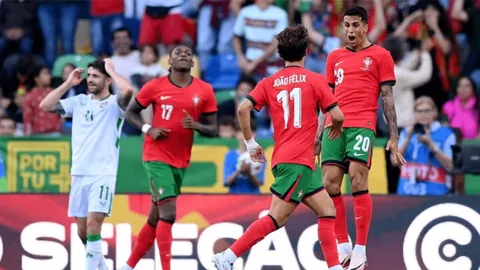 丁俊晖硬核决战，球迷狂热掌声不断，体坛经典瞬间再现